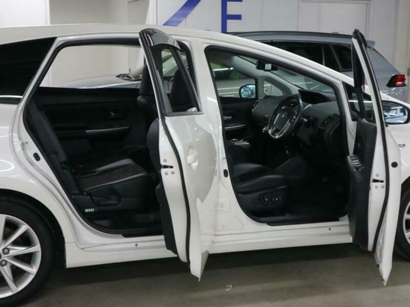 PRIUS ALPHA