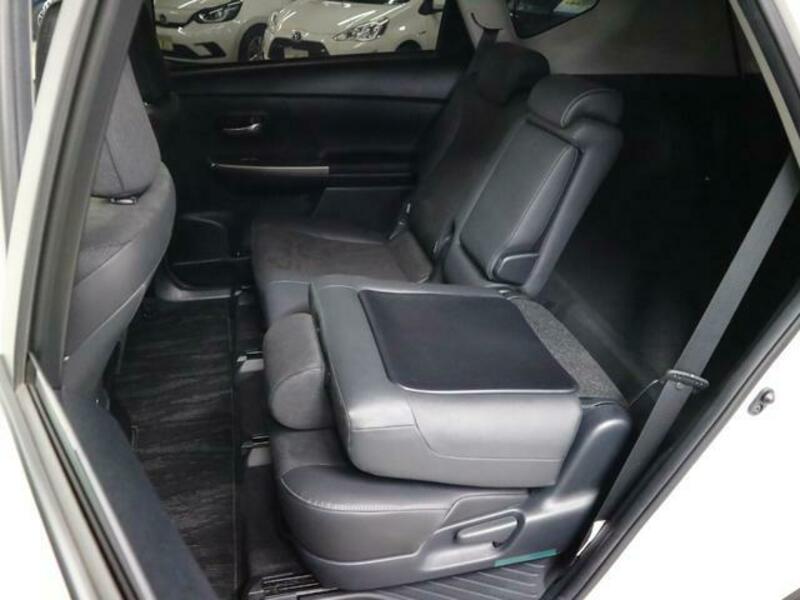 PRIUS ALPHA