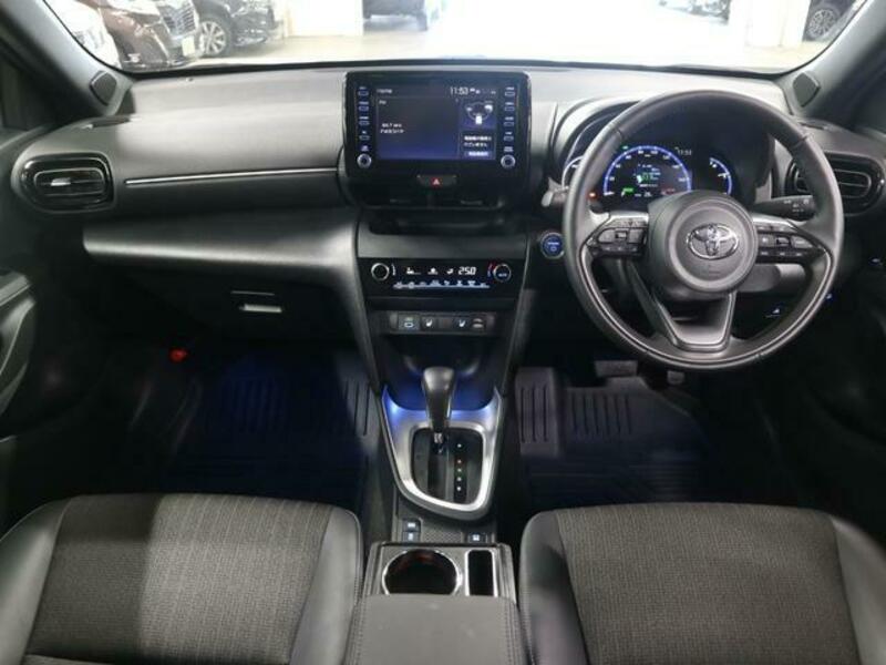 YARIS CROSS