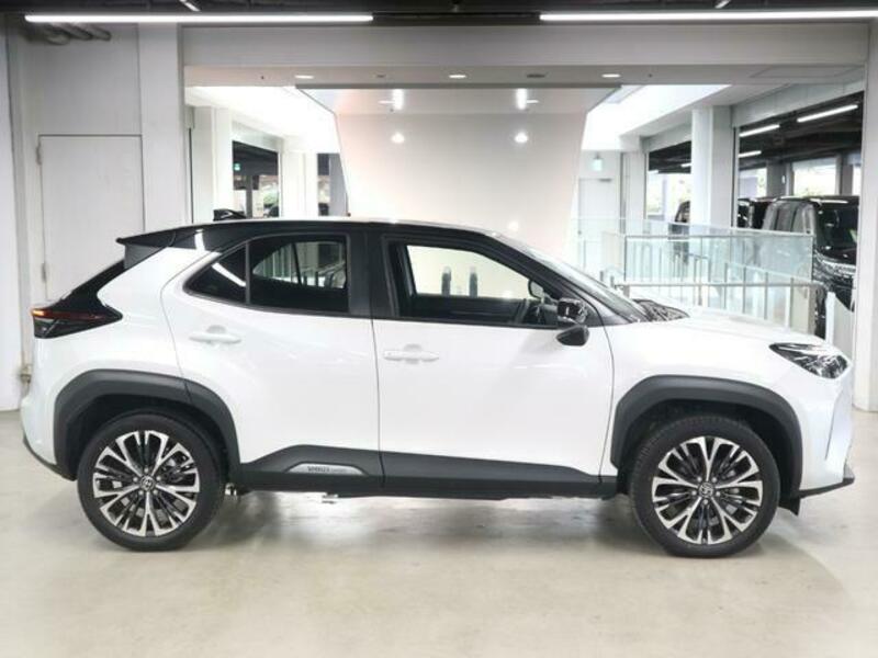 YARIS CROSS