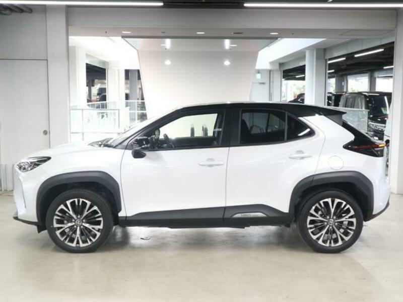 YARIS CROSS