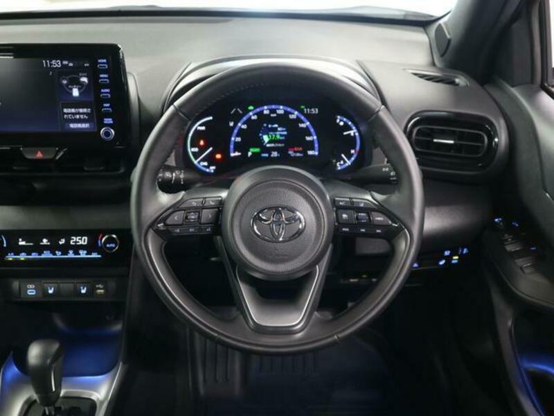 YARIS CROSS