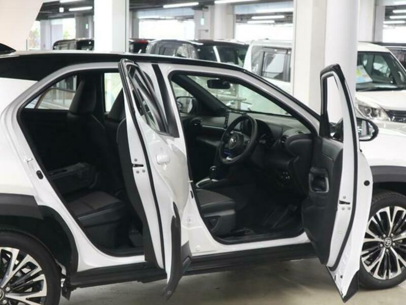 YARIS CROSS