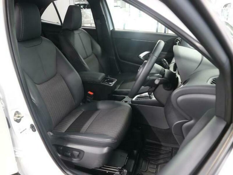 YARIS CROSS