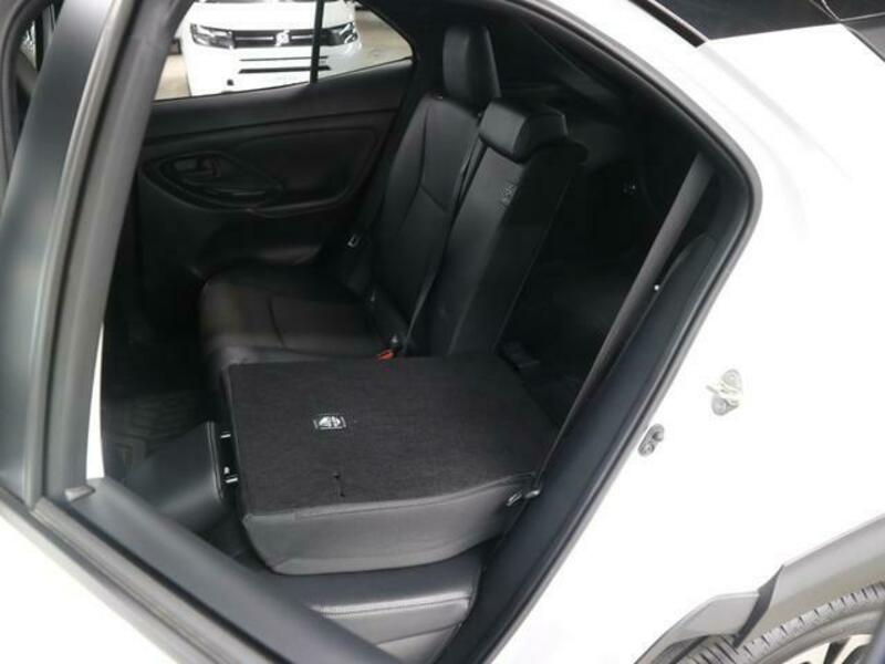 YARIS CROSS