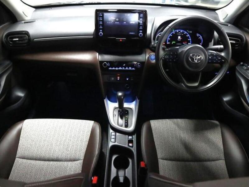 YARIS CROSS