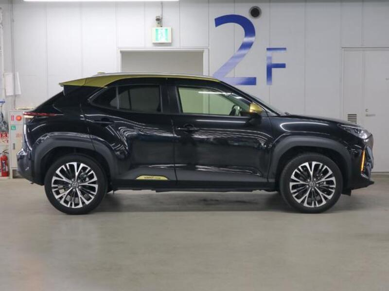 YARIS CROSS