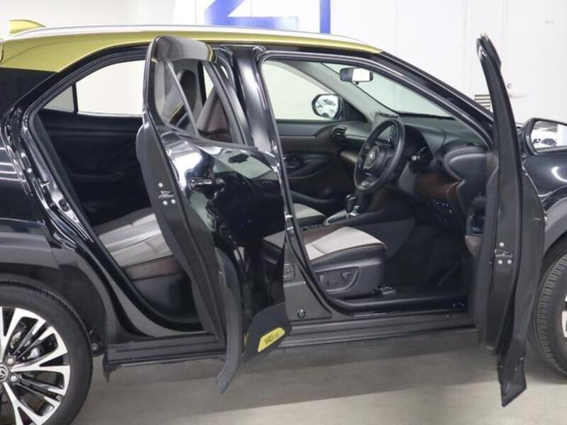 YARIS CROSS