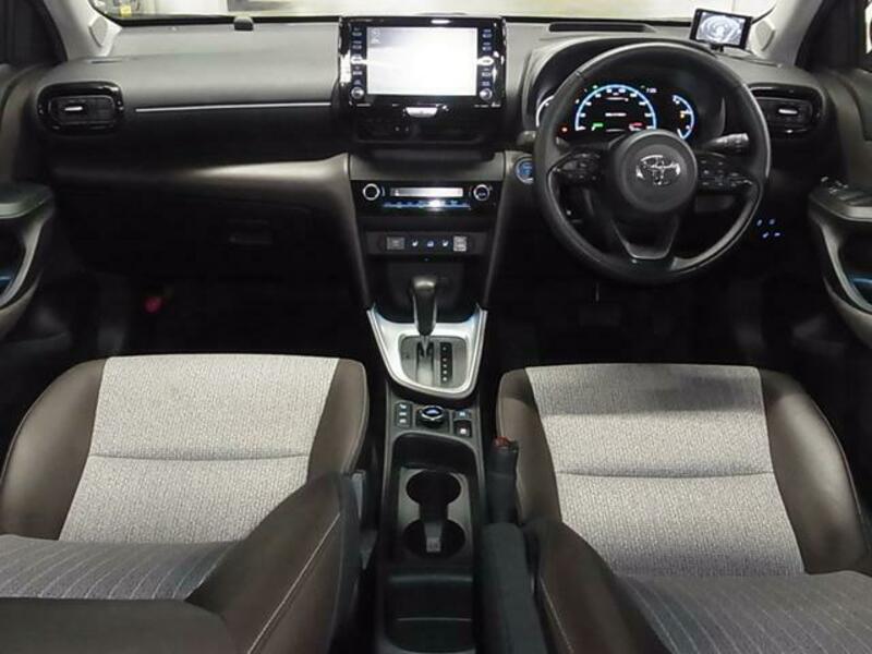YARIS CROSS