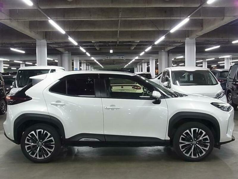 YARIS CROSS