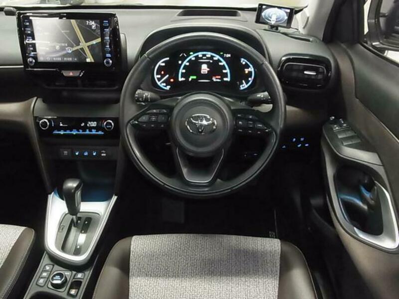 YARIS CROSS