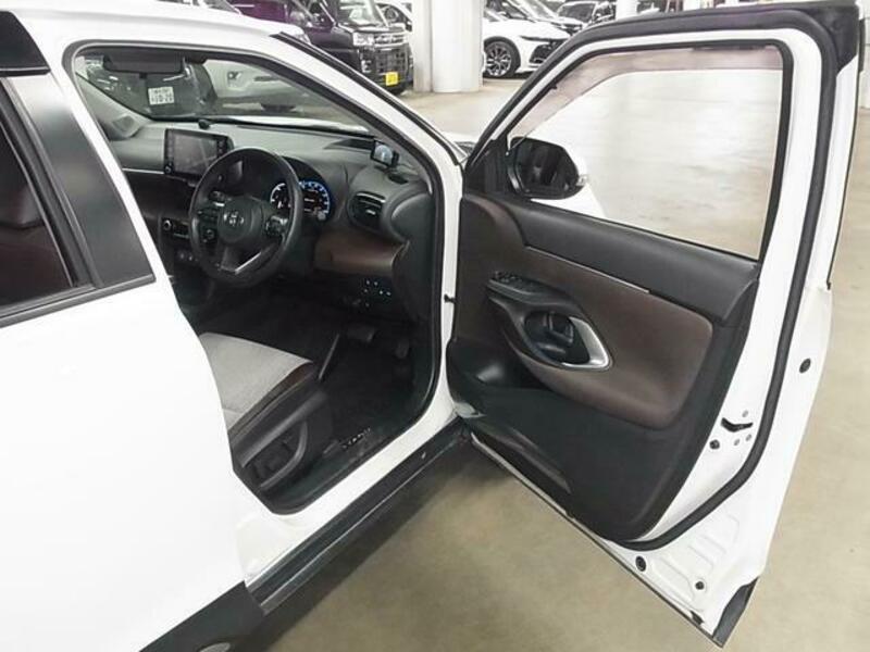 YARIS CROSS