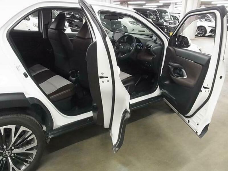 YARIS CROSS