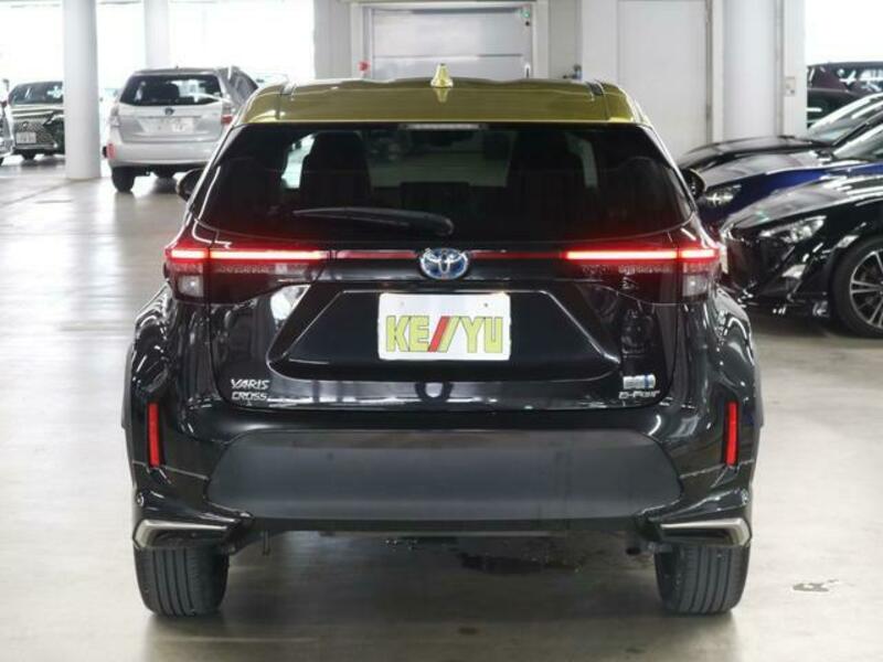 YARIS CROSS