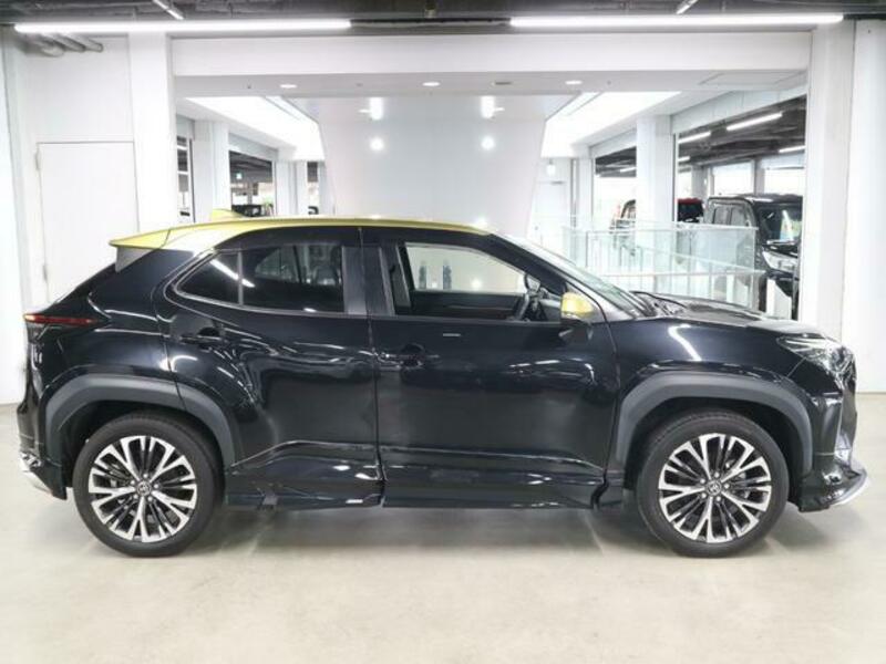 YARIS CROSS