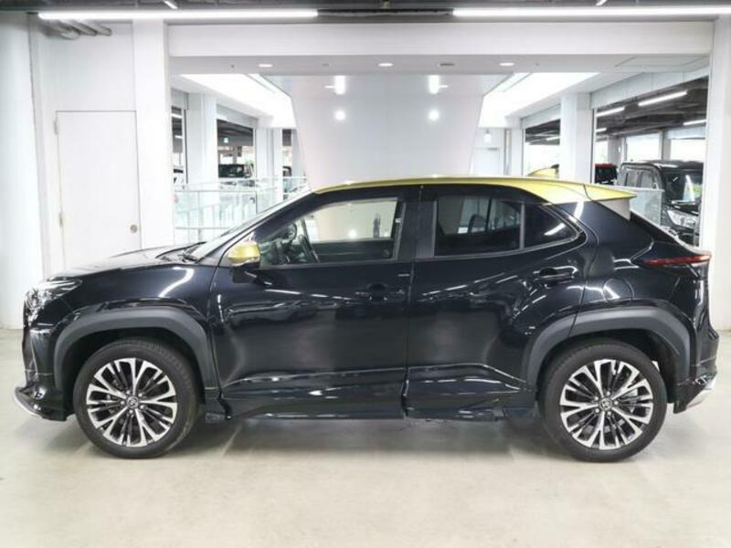 YARIS CROSS