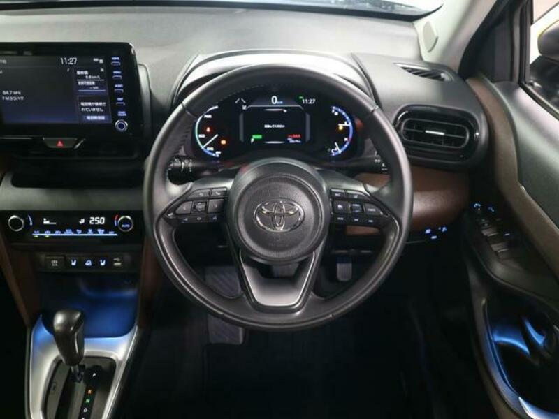 YARIS CROSS