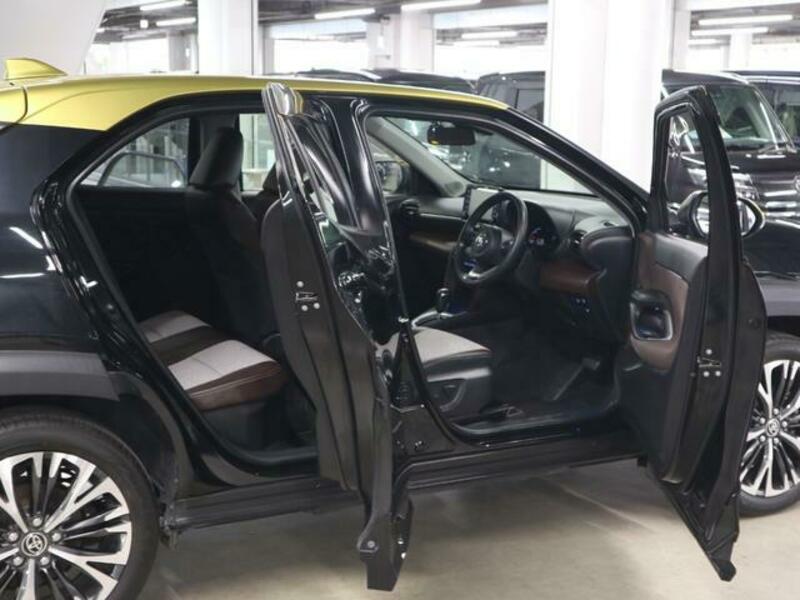 YARIS CROSS