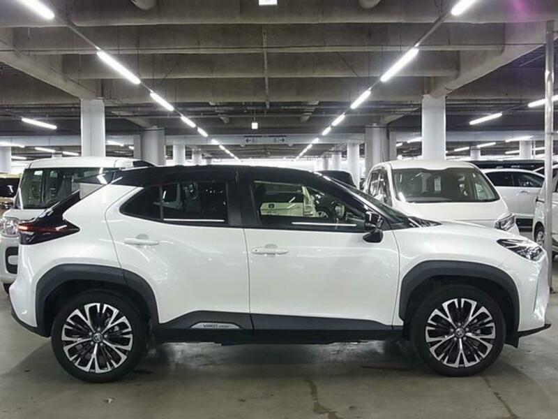 YARIS CROSS