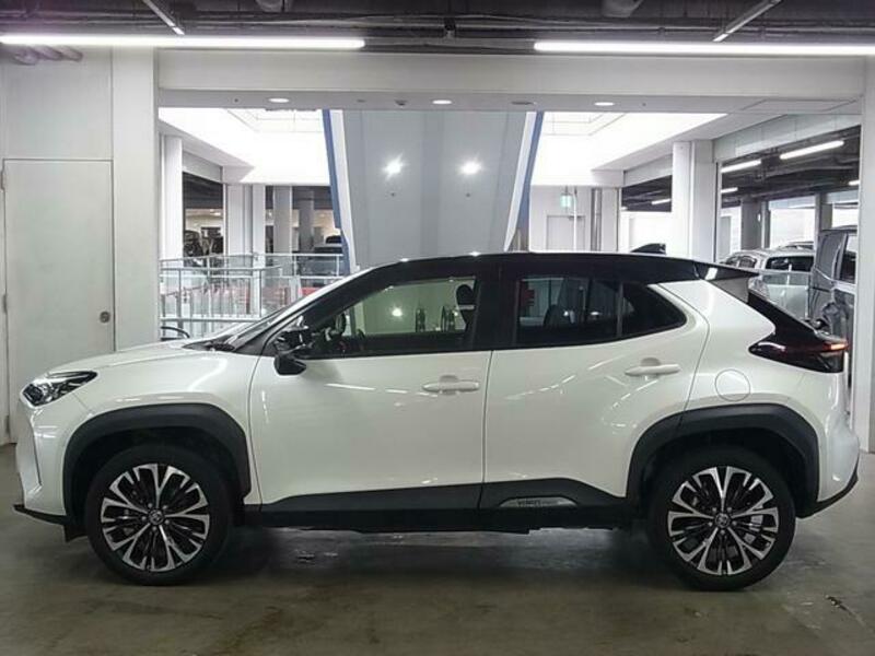 YARIS CROSS