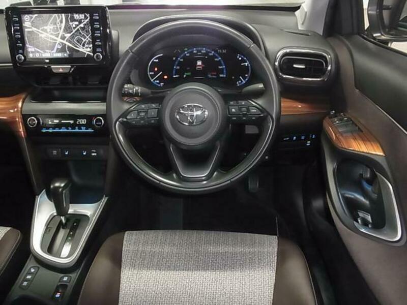 YARIS CROSS
