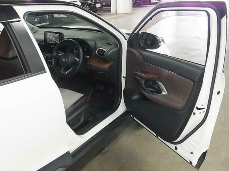 YARIS CROSS