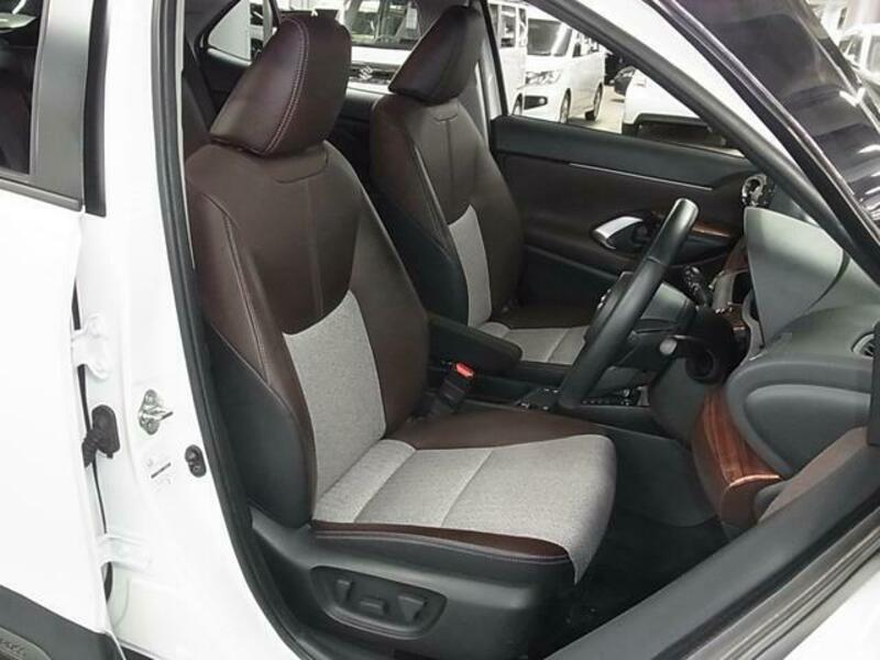 YARIS CROSS
