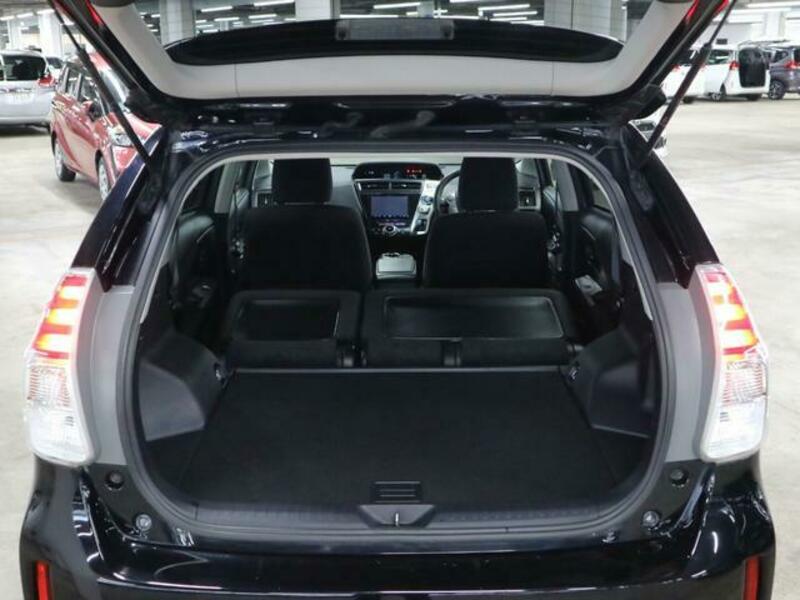 PRIUS ALPHA