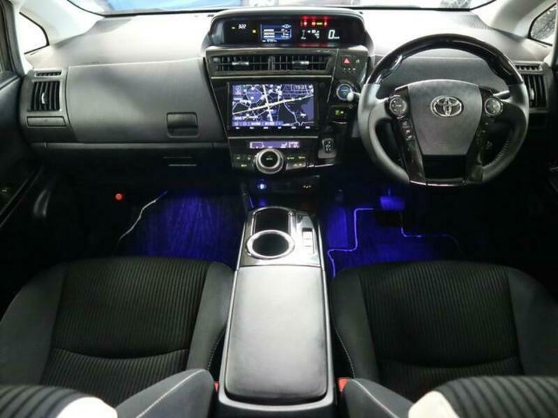PRIUS ALPHA