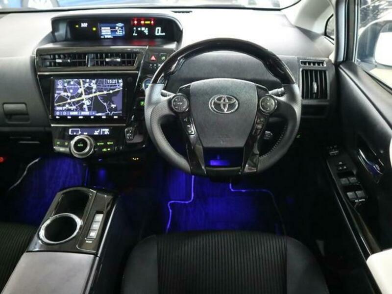 PRIUS ALPHA