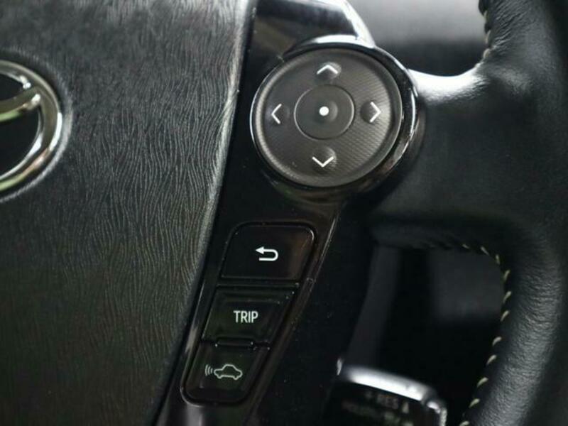 PRIUS ALPHA