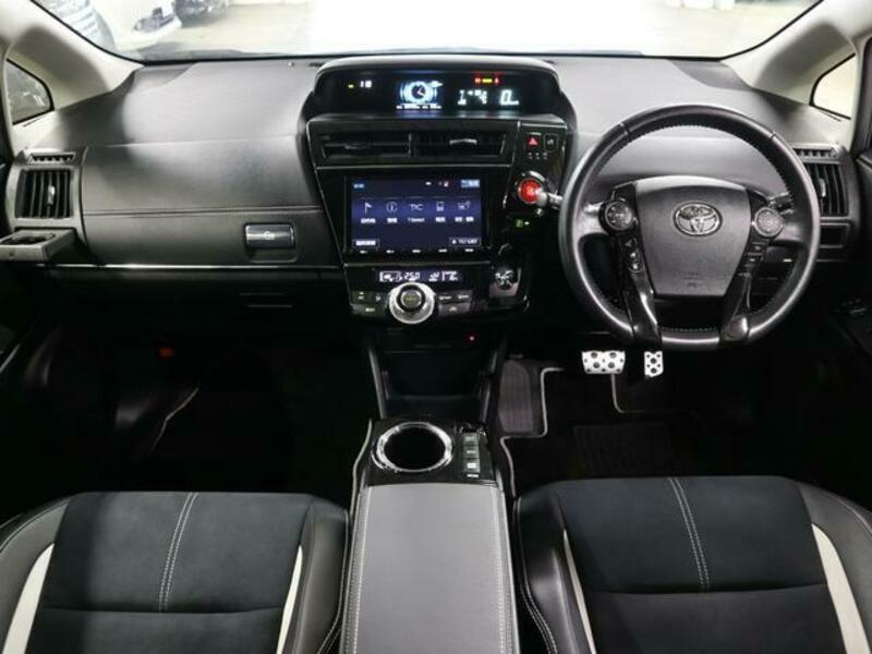 PRIUS ALPHA