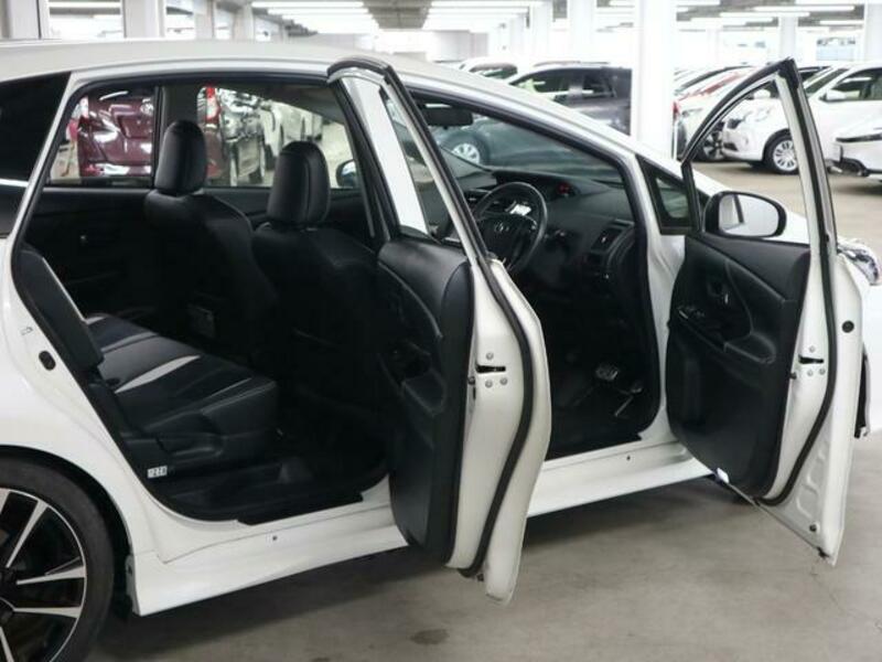 PRIUS ALPHA