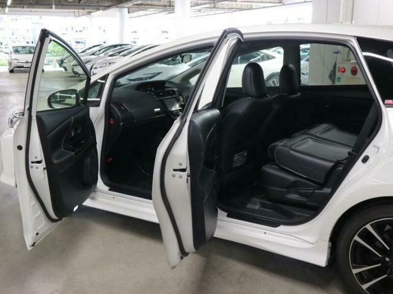 PRIUS ALPHA