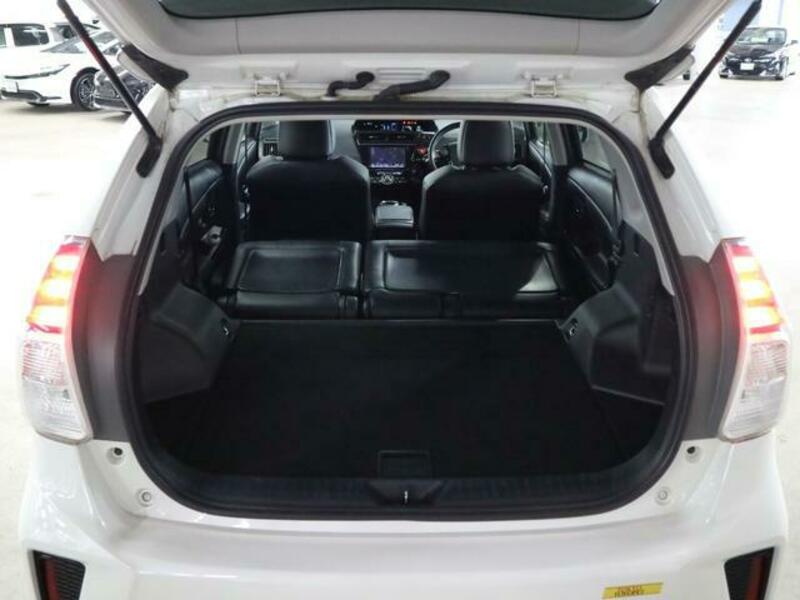 PRIUS ALPHA