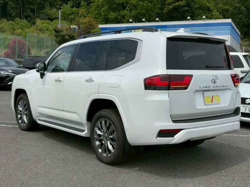 LAND CRUISER