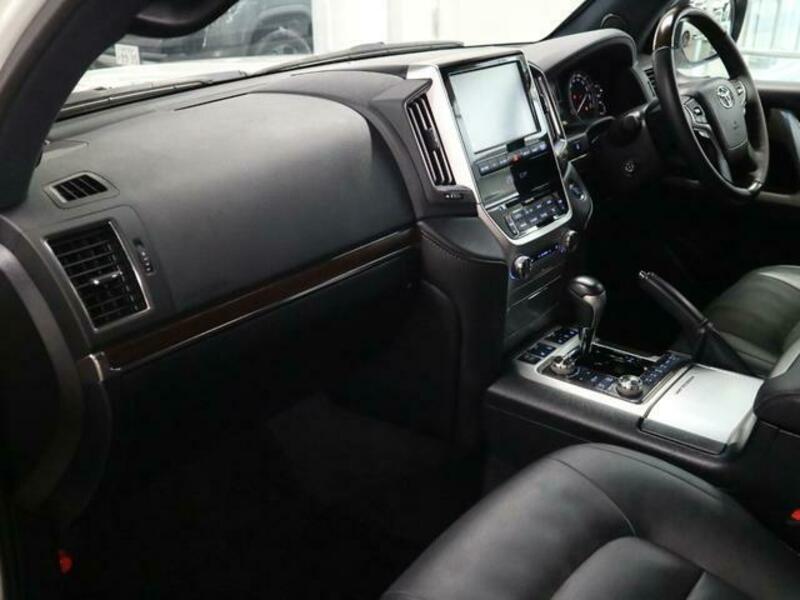 LAND CRUISER