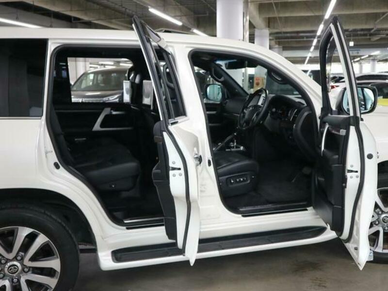 LAND CRUISER
