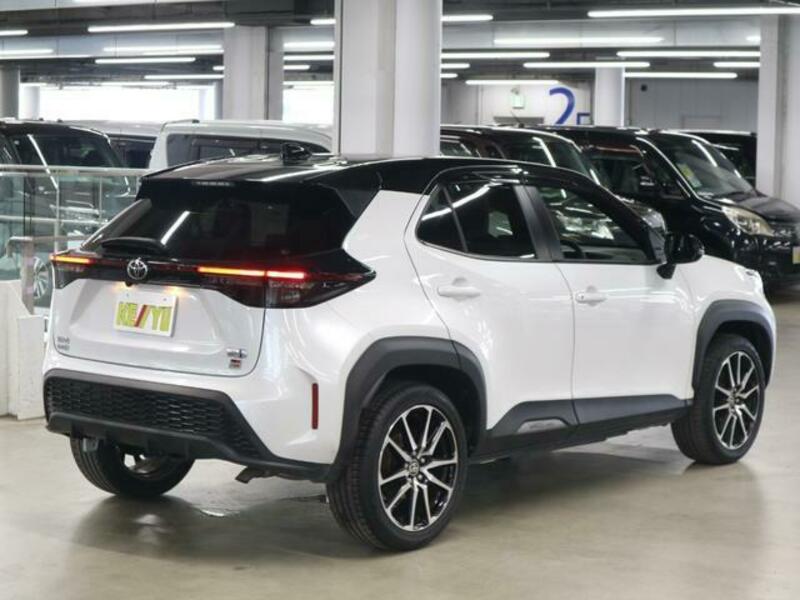YARIS CROSS