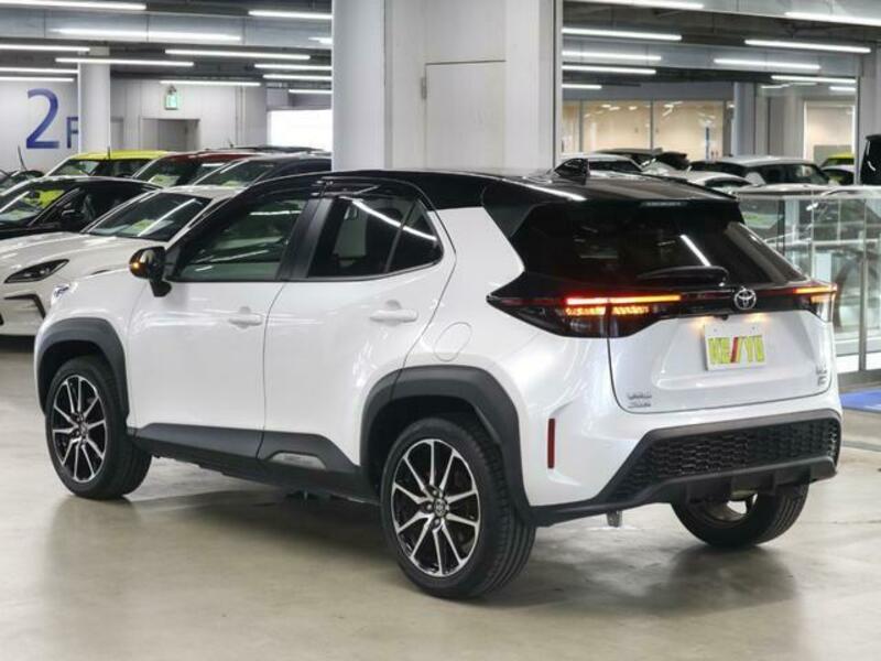 YARIS CROSS