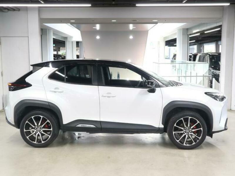 YARIS CROSS