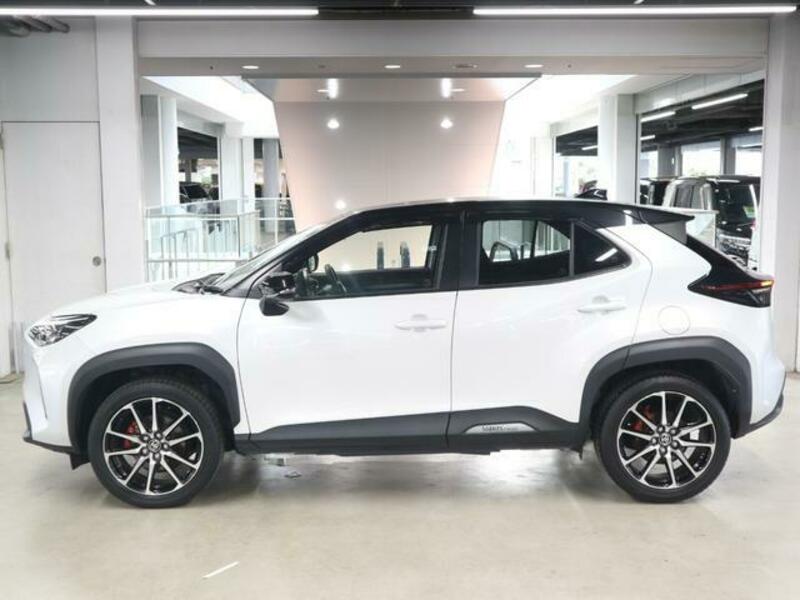 YARIS CROSS