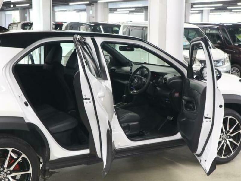 YARIS CROSS
