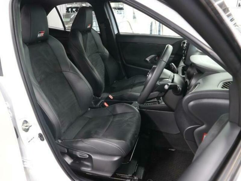 YARIS CROSS