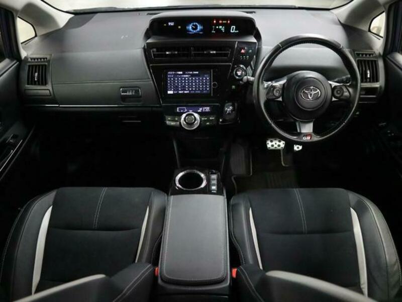PRIUS ALPHA