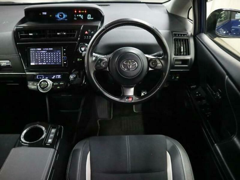 PRIUS ALPHA
