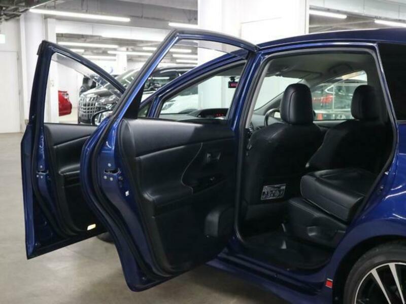 PRIUS ALPHA