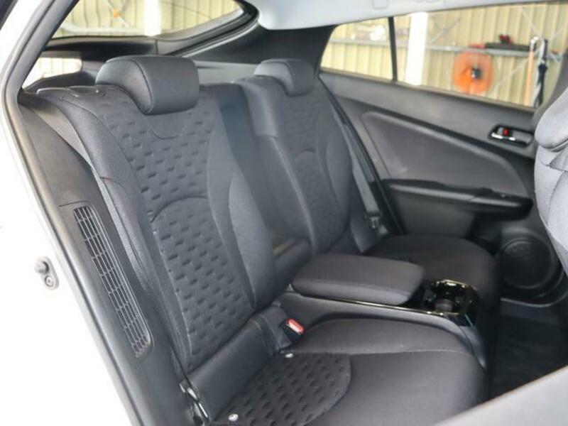 PRIUS PHV