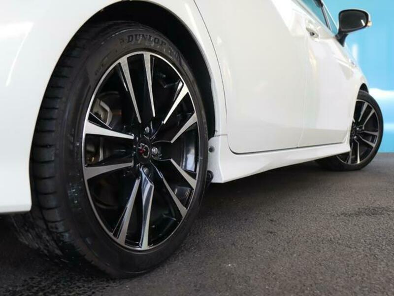 PRIUS ALPHA