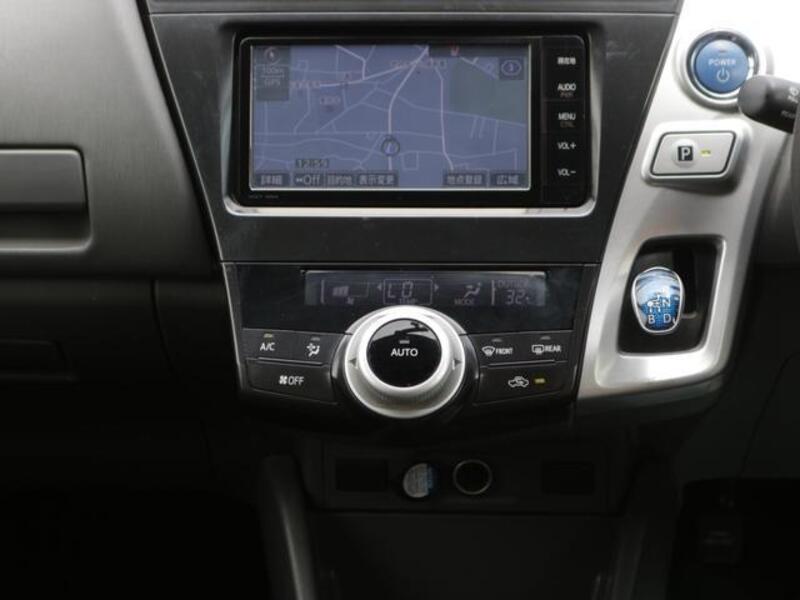 PRIUS ALPHA